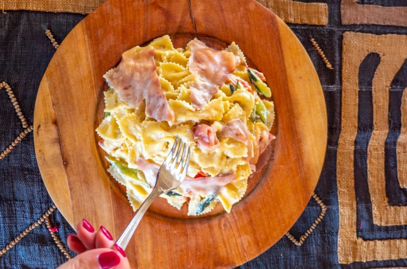 Farfalle with Tuna Carpaccio and Vegetables