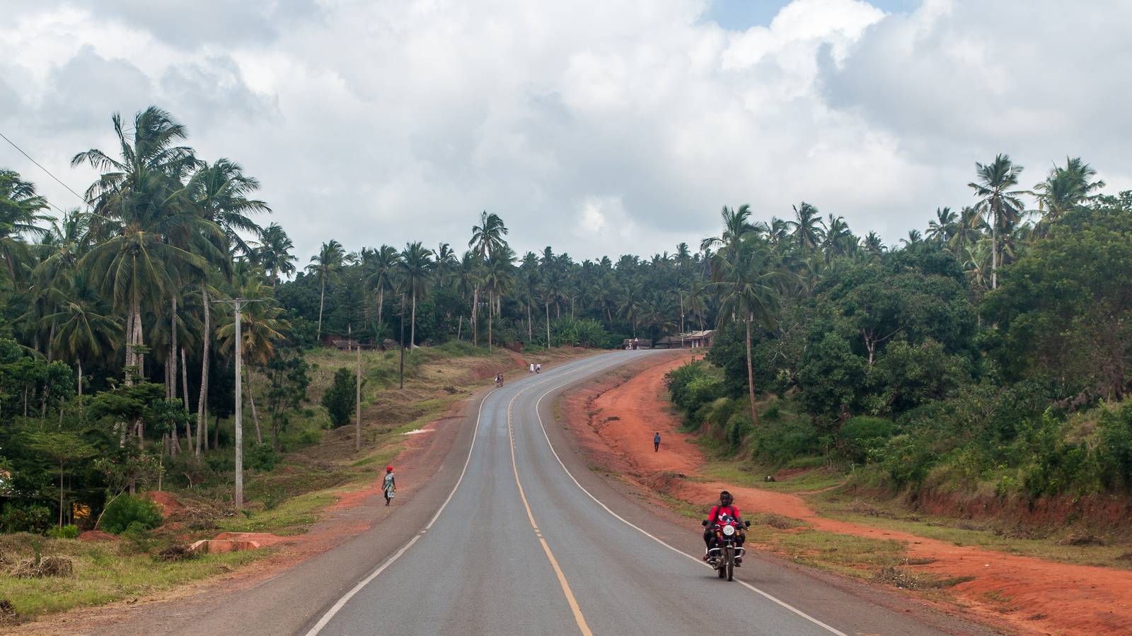 The road from Mombasa Airport through Mariakani